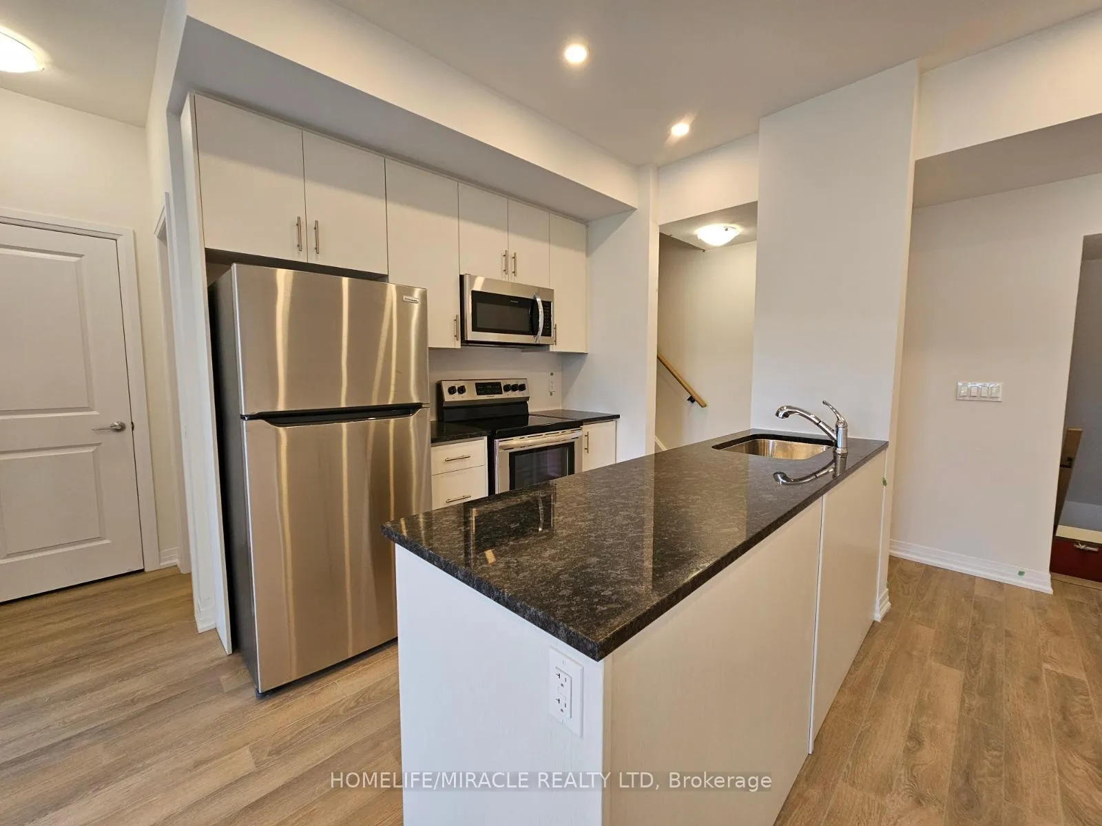 Photo 5 of Unit 808, 2635 William Jackson Drive, Pickering, Duffin Heights — HOMEH