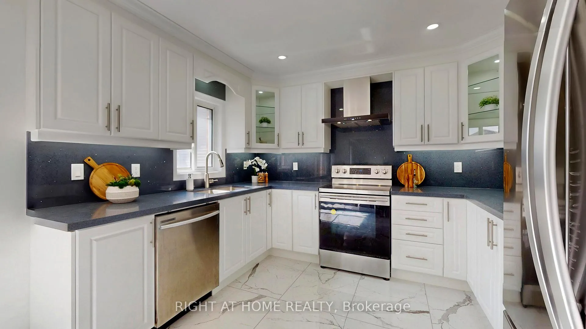 Photo 9 of 55 Tilley Road, Clarington, Bowmanville — HOMEH