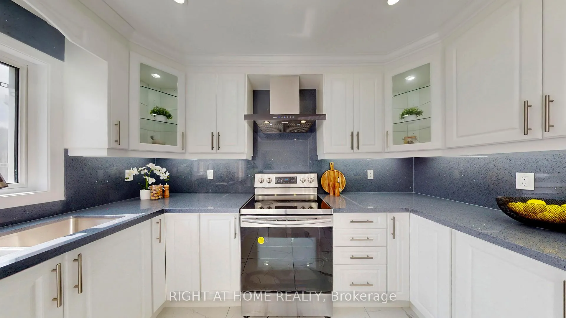 Photo 10 of 55 Tilley Road, Clarington, Bowmanville — HOMEH