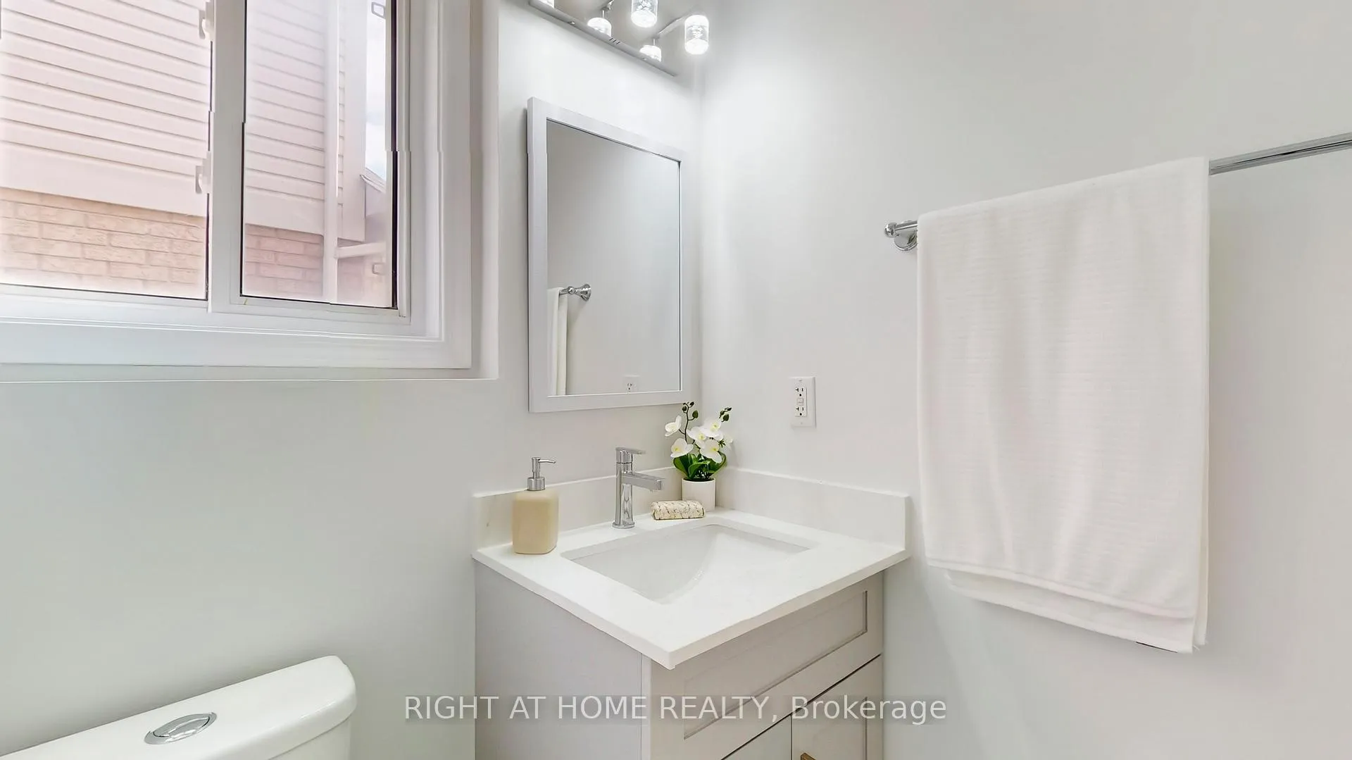 Photo 14 of 55 Tilley Road, Clarington, Bowmanville — HOMEH