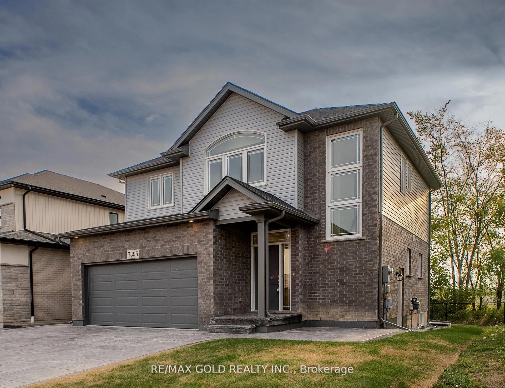 Photo 1 of 7395 Sherrilee Crescent, Niagara Falls, Brown — HOMEH