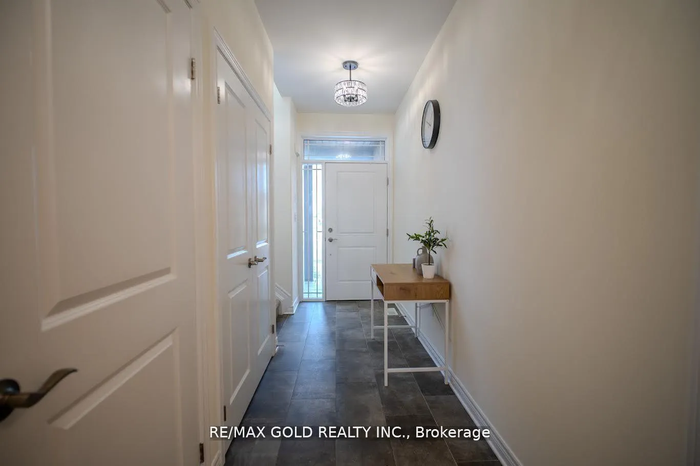 Photo 5 of 7395 Sherrilee Crescent, Niagara Falls, Brown — HOMEH