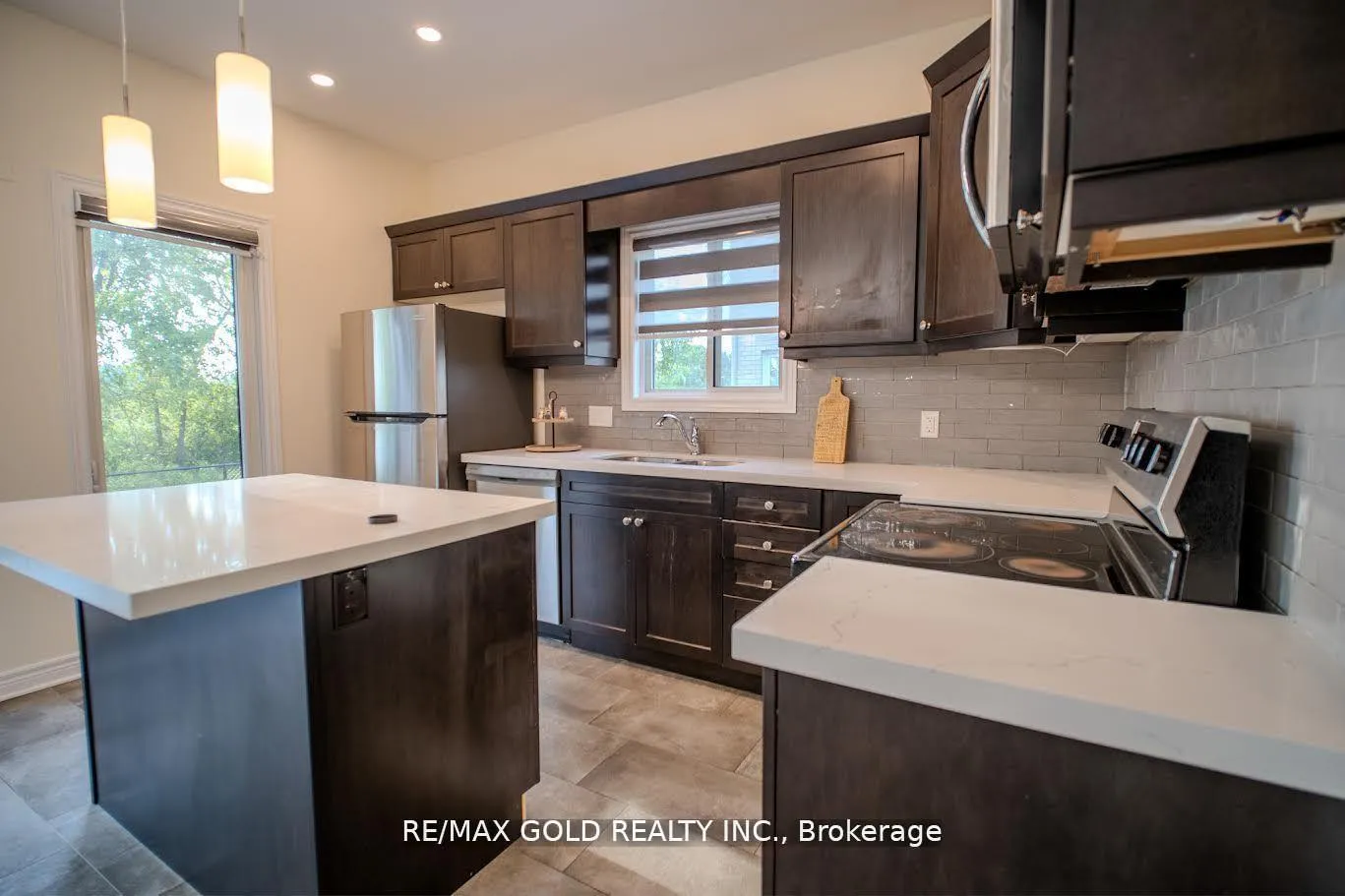 Photo 12 of 7395 Sherrilee Crescent, Niagara Falls, Brown — HOMEH