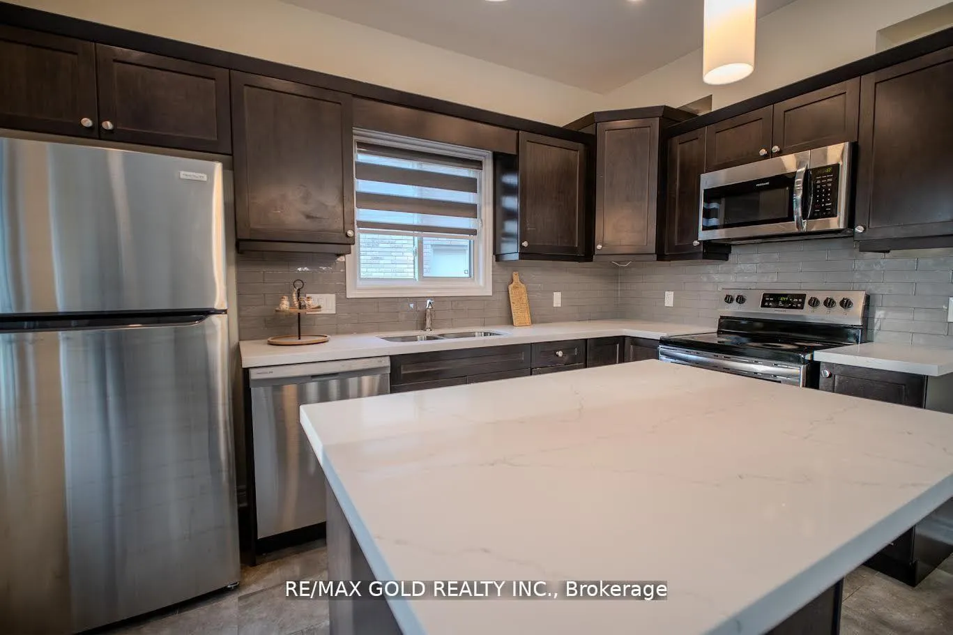 Photo 13 of 7395 Sherrilee Crescent, Niagara Falls, Brown — HOMEH