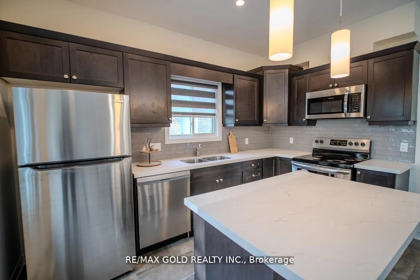 Photo 14 of 7395 Sherrilee Crescent, Niagara Falls, Brown — HOMEH