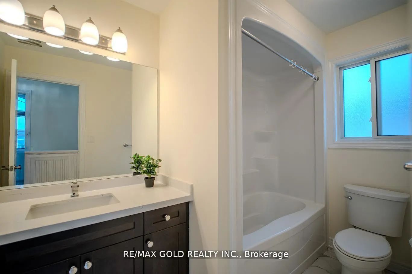 Photo 21 of 7395 Sherrilee Crescent, Niagara Falls, Brown — HOMEH
