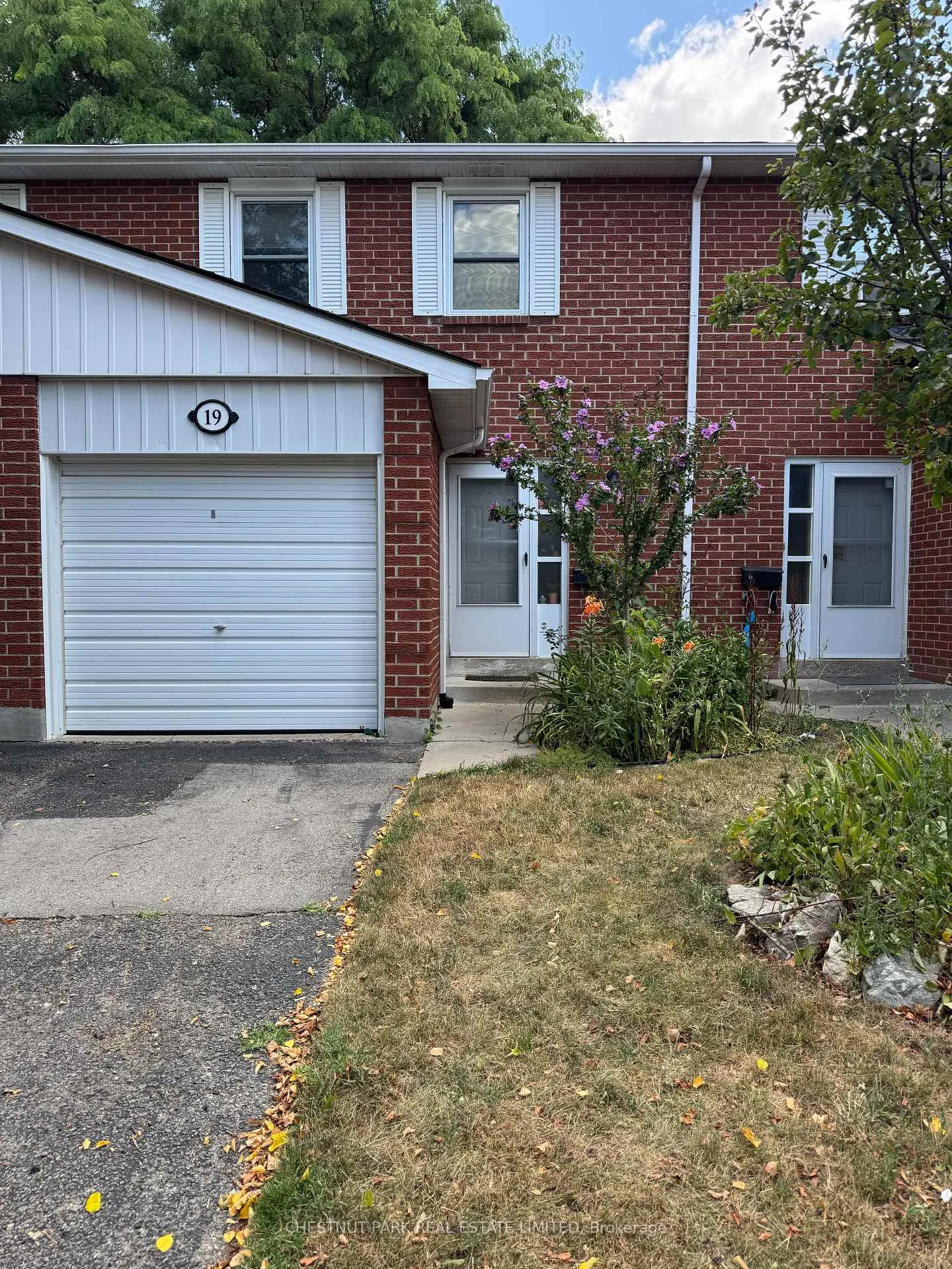 Photo 2 of 19 Norris Way, Markham, Aileen-Willowbrook — HOMEH
