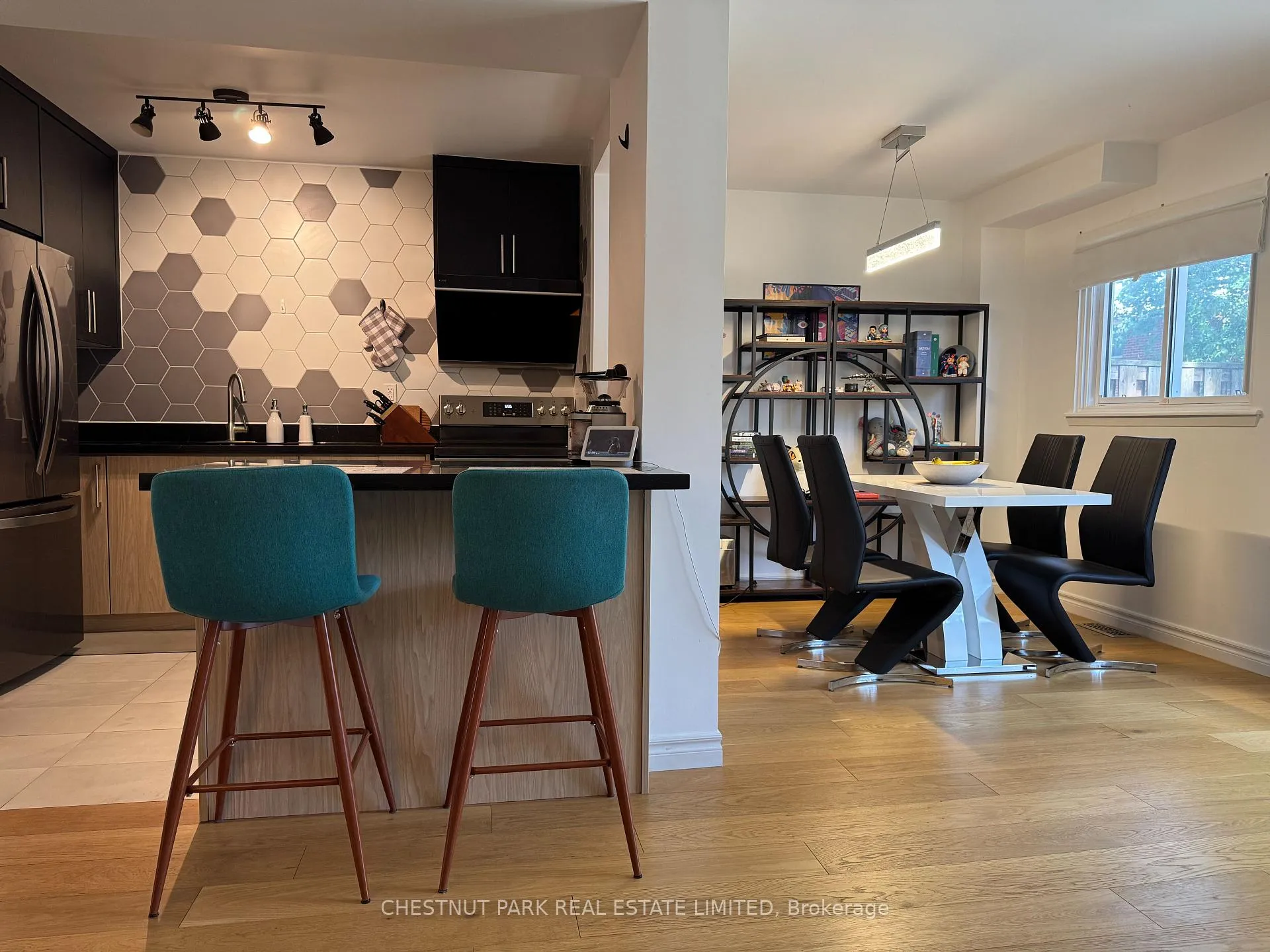 Photo 6 of 19 Norris Way, Markham, Aileen-Willowbrook — HOMEH