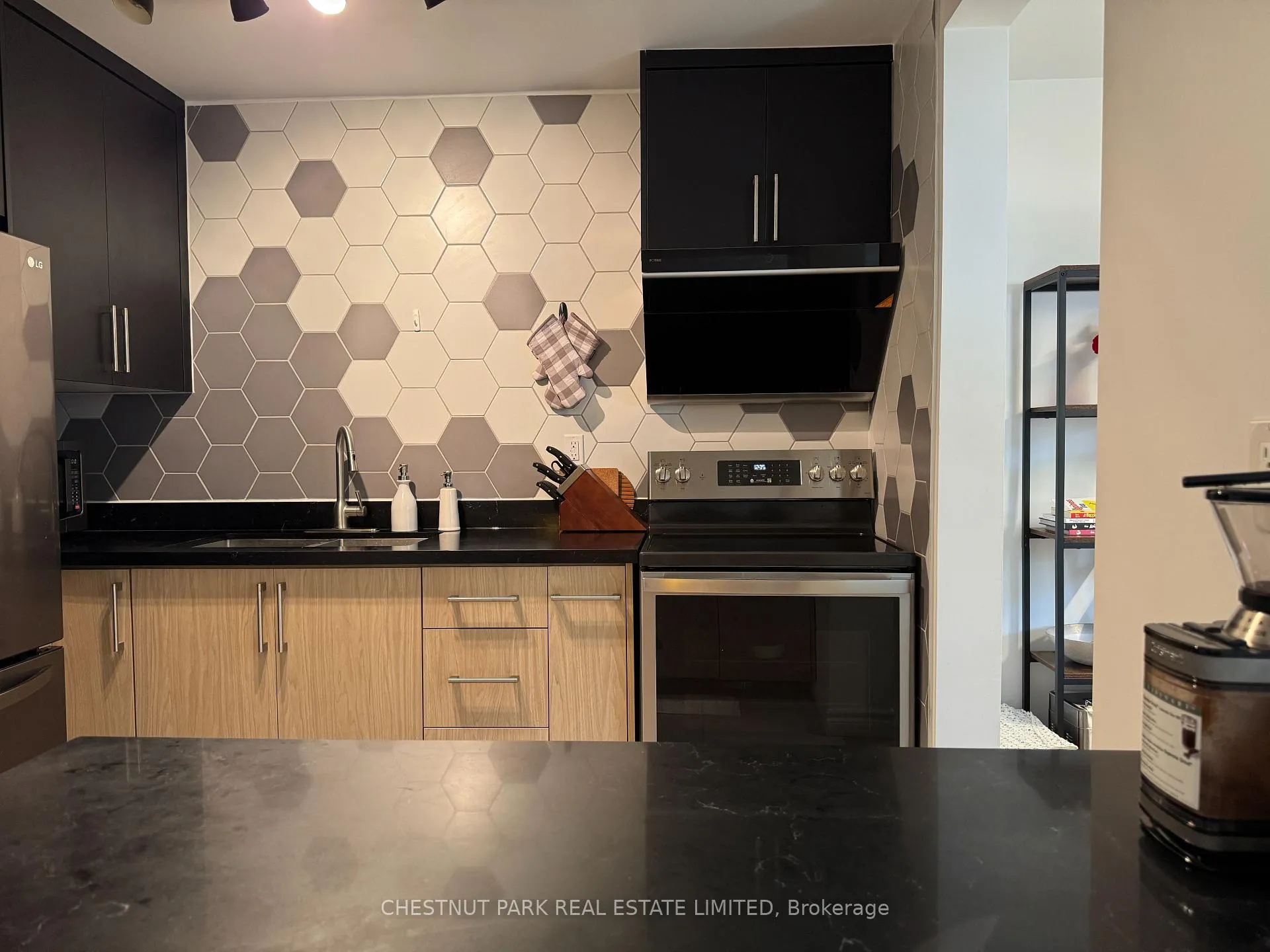 Photo 10 of 19 Norris Way, Markham, Aileen-Willowbrook — HOMEH