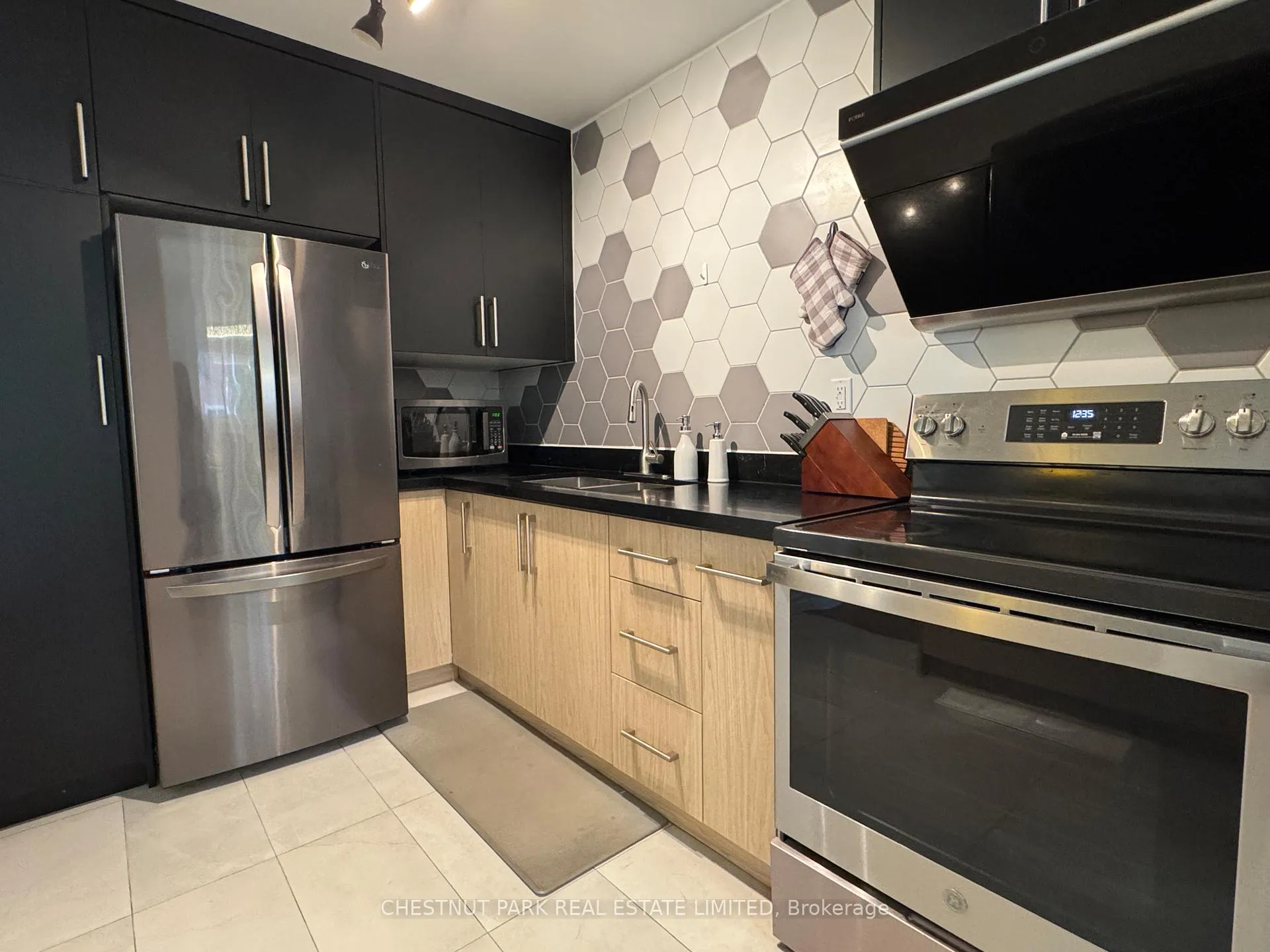 Photo 11 of 19 Norris Way, Markham, Aileen-Willowbrook — HOMEH