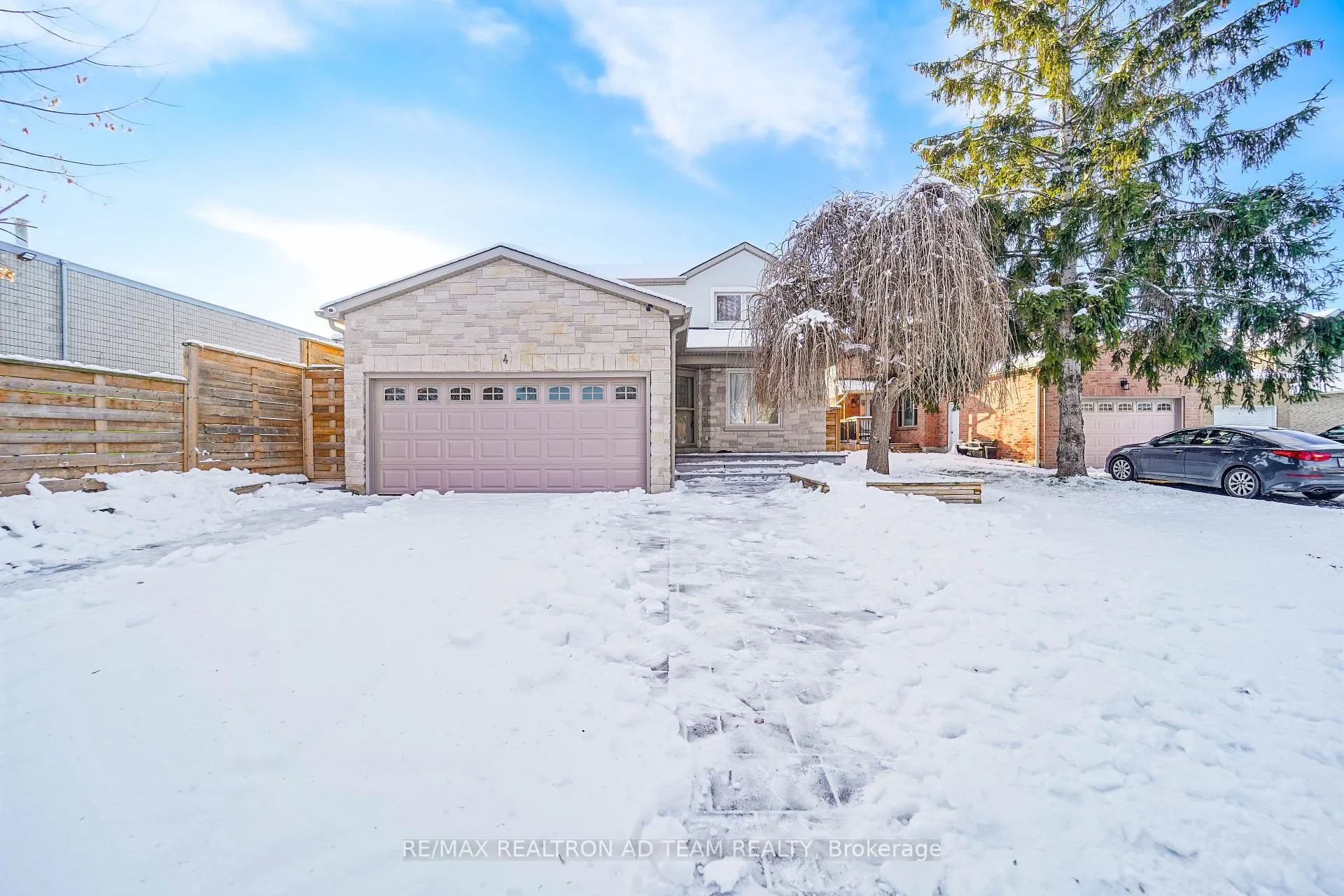 Photo 2 of 4 Gilmour Drive, Ajax, Central — HOMEH