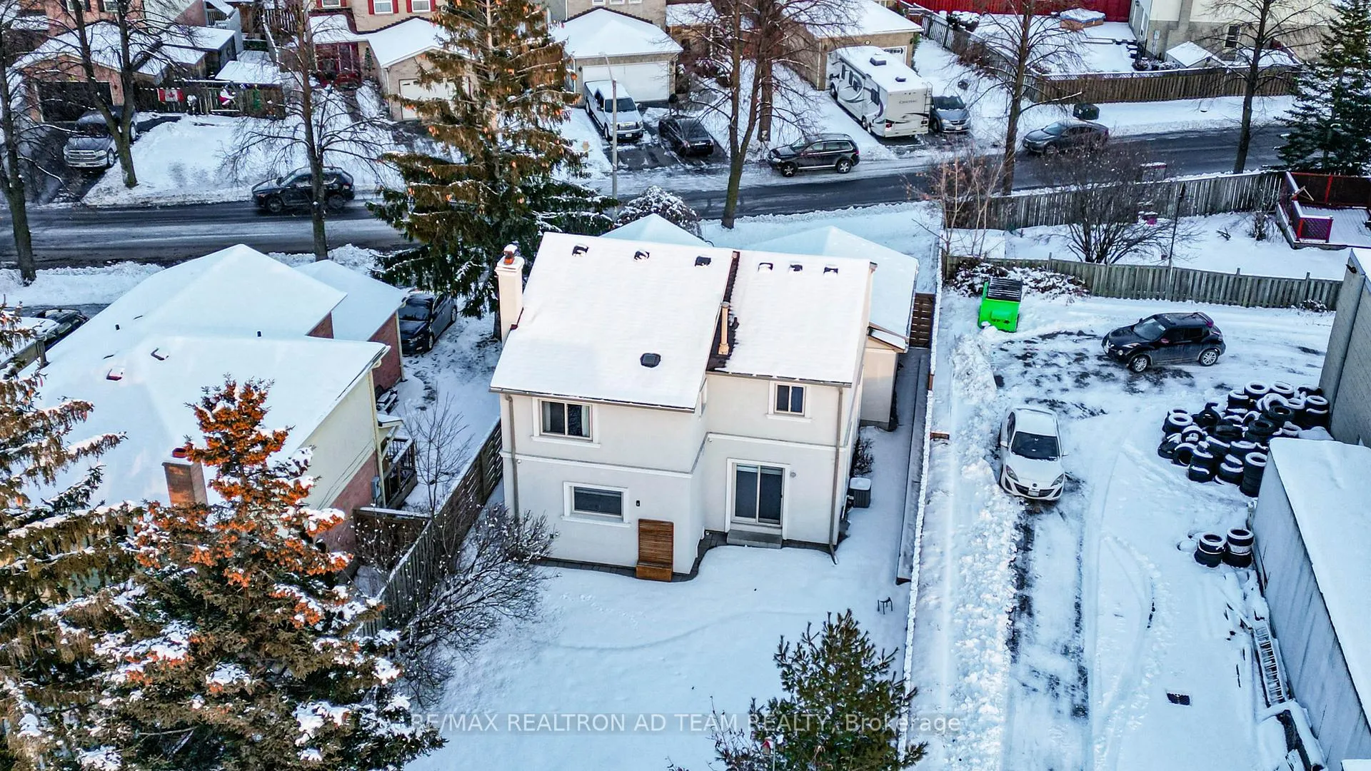 Photo 5 of 4 Gilmour Drive, Ajax, Central — HOMEH