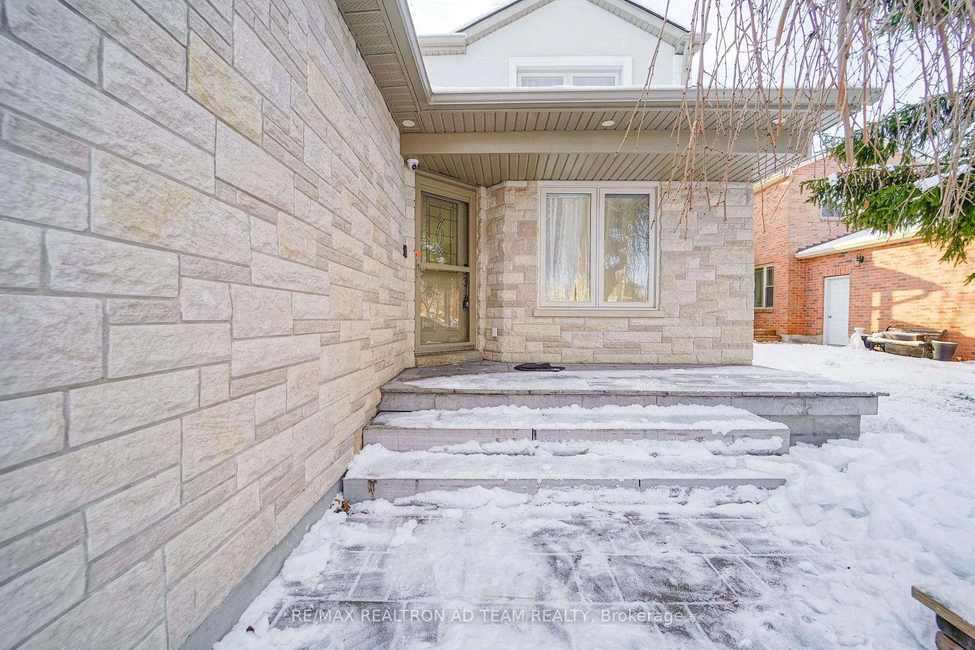 Photo 6 of 4 Gilmour Drive, Ajax, Central — HOMEH