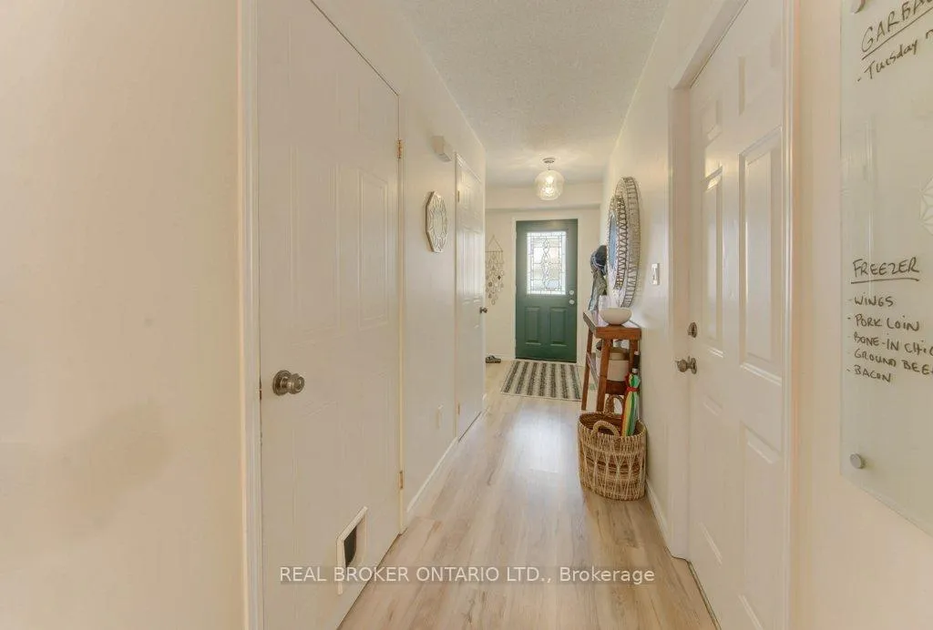 Photo 2 of 707 Paris Boulevard, Waterloo — HOMEH