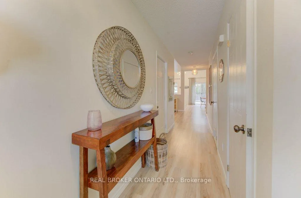 Photo 3 of 707 Paris Boulevard, Waterloo — HOMEH