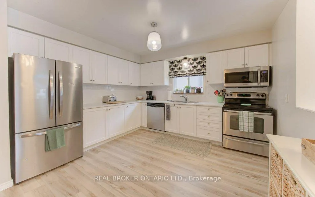 Photo 7 of 707 Paris Boulevard, Waterloo — HOMEH