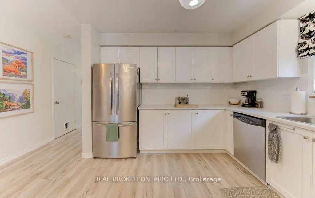 Photo 8 of 707 Paris Boulevard, Waterloo — HOMEH