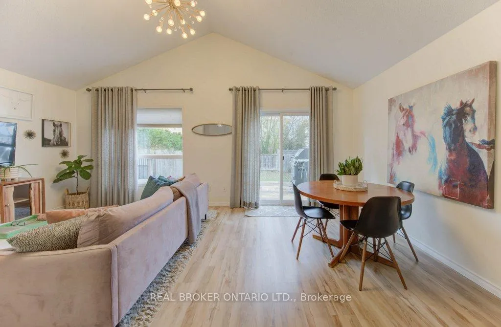 Photo 12 of 707 Paris Boulevard, Waterloo — HOMEH