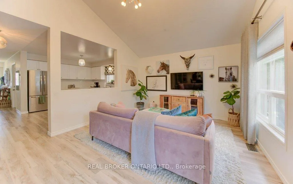 Photo 14 of 707 Paris Boulevard, Waterloo — HOMEH
