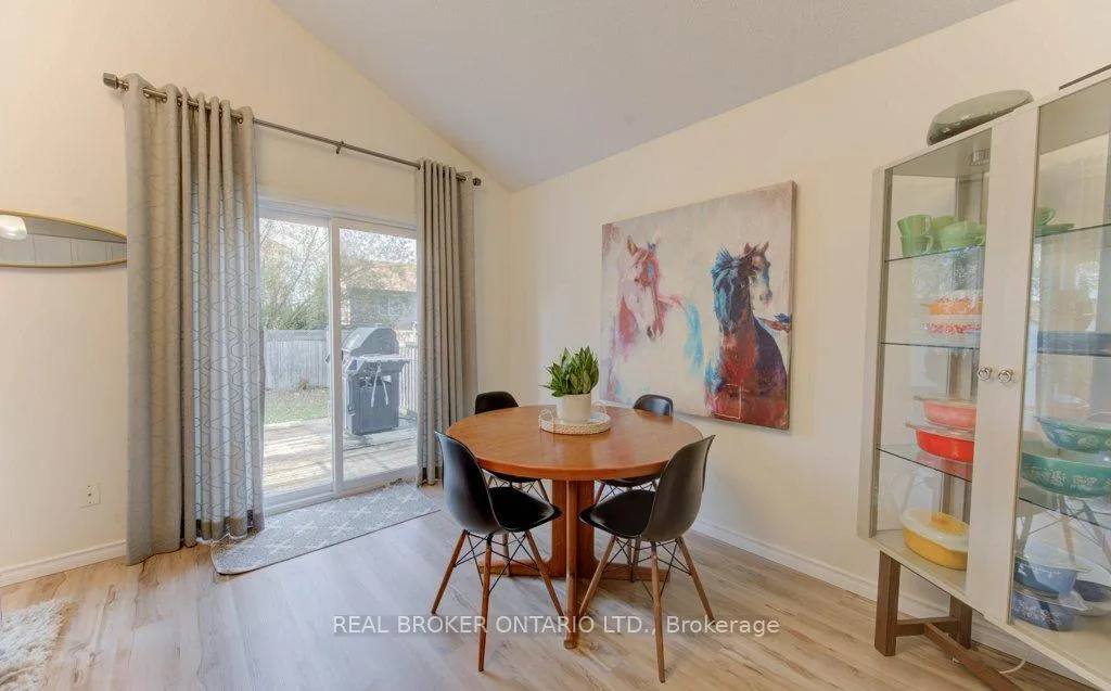 Photo 17 of 707 Paris Boulevard, Waterloo — HOMEH
