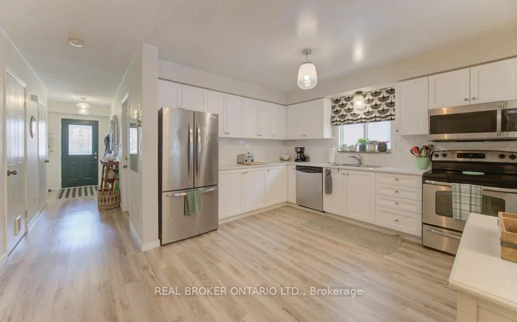 Photo 18 of 707 Paris Boulevard, Waterloo — HOMEH