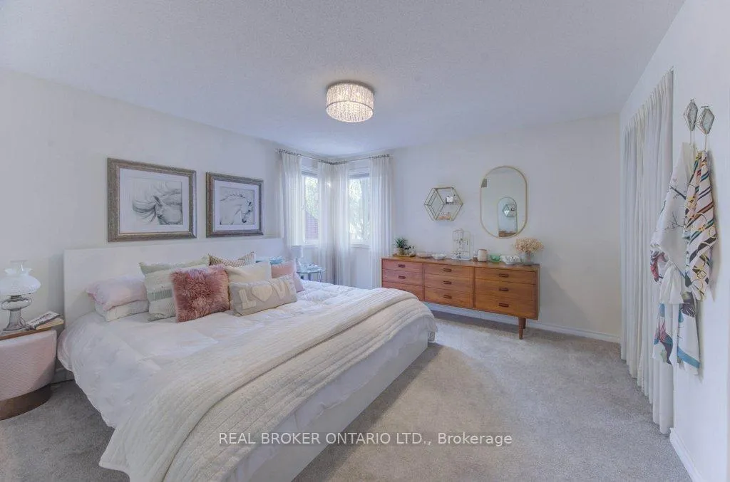 Photo 22 of 707 Paris Boulevard, Waterloo — HOMEH