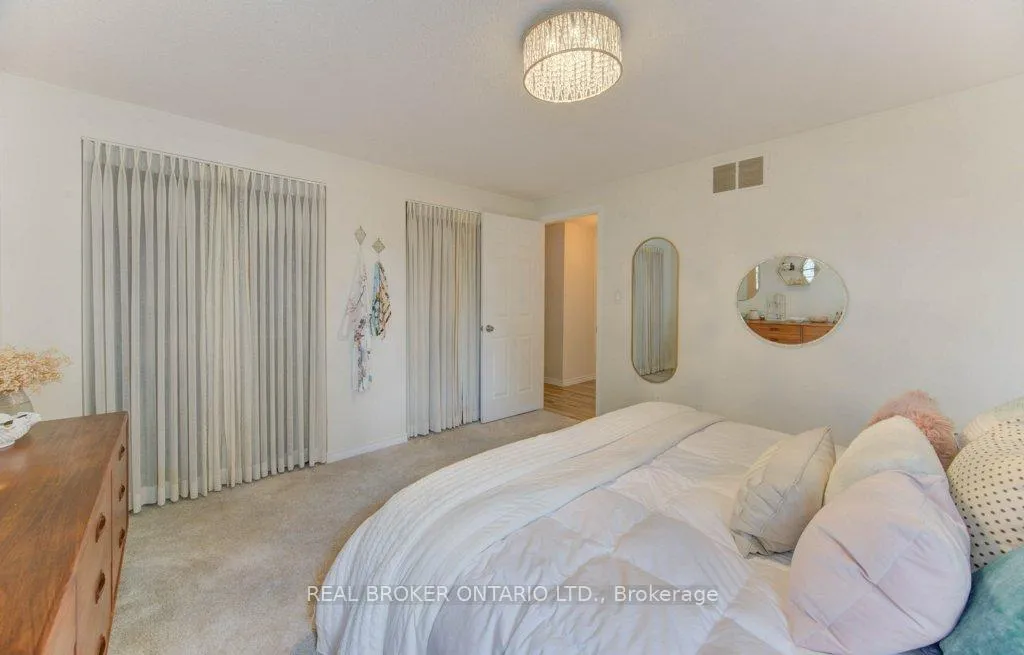 Photo 23 of 707 Paris Boulevard, Waterloo — HOMEH