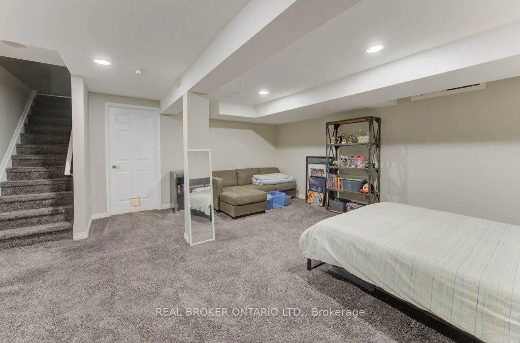 Photo 26 of 707 Paris Boulevard, Waterloo — HOMEH
