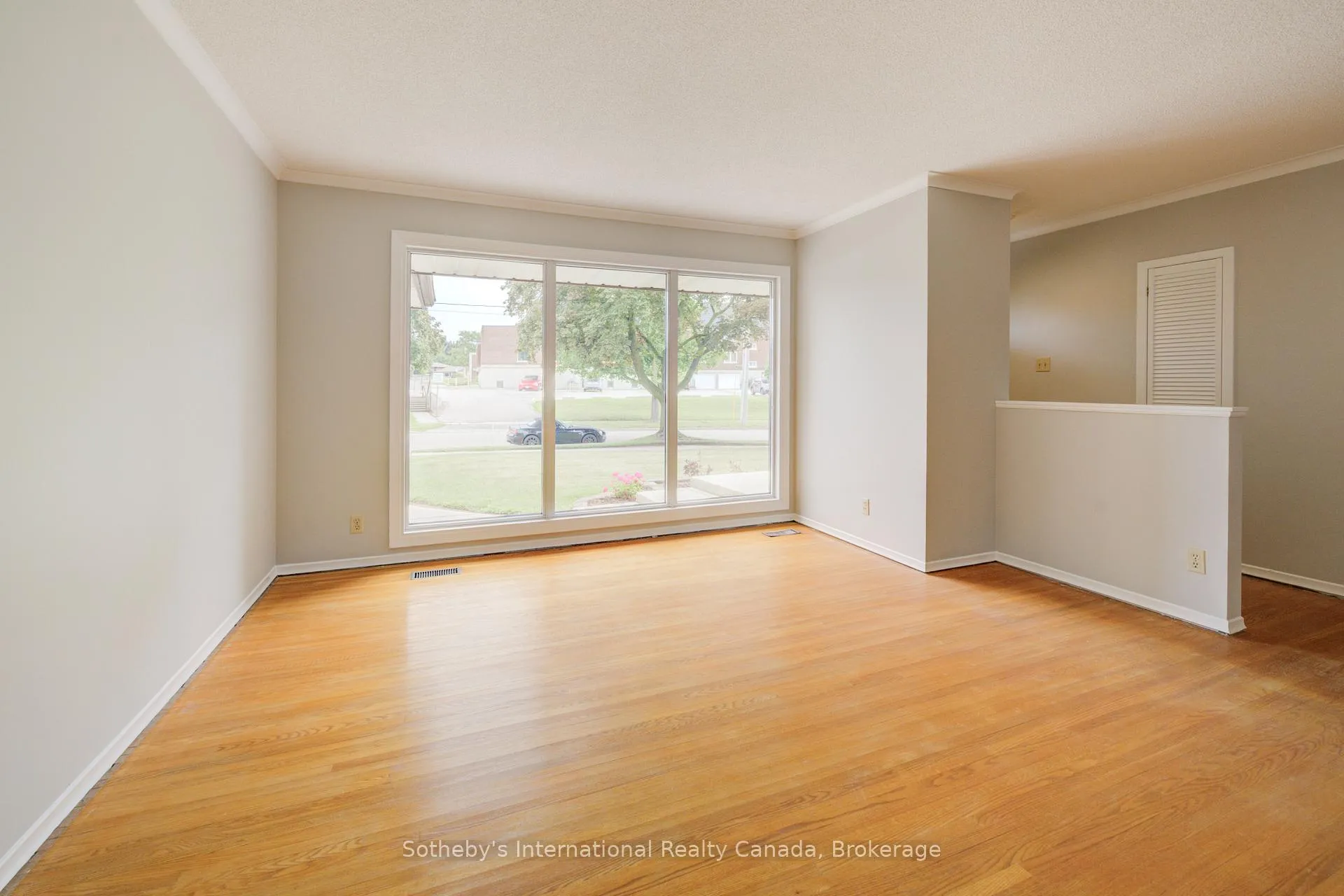 Photo 4 of 155 Gatewood Road, Kitchener — HOMEH