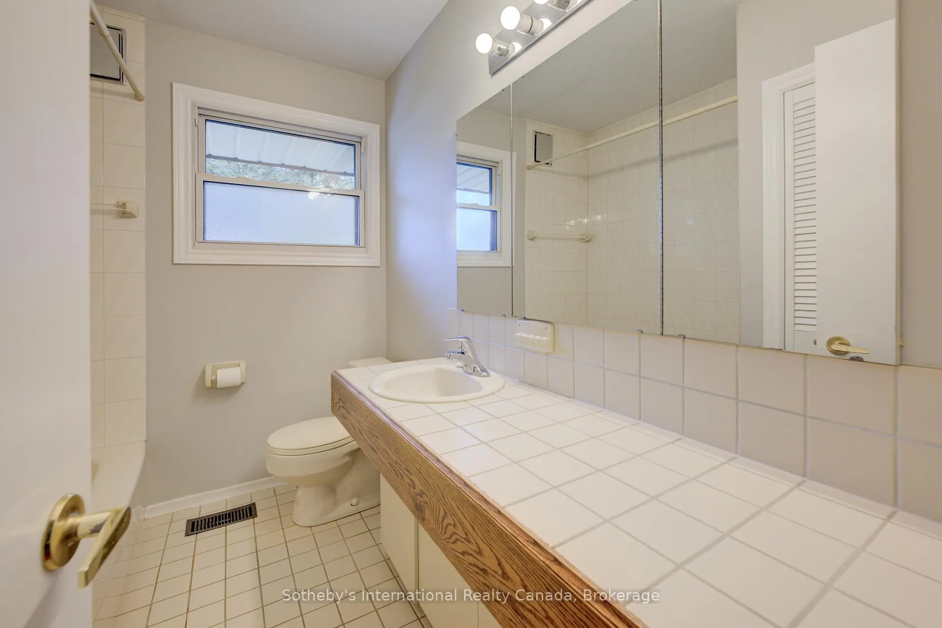 Photo 13 of 155 Gatewood Road, Kitchener — HOMEH
