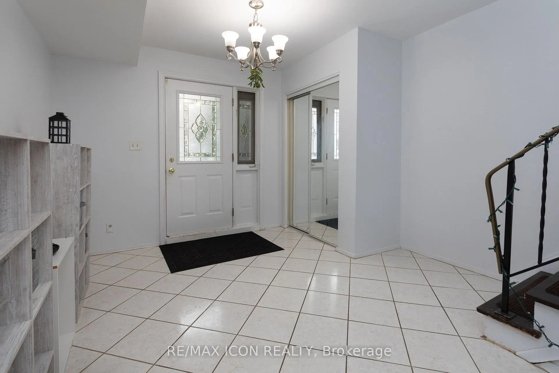 Photo 4 of 124 Dalegrove Drive, Kitchener — HOMEH