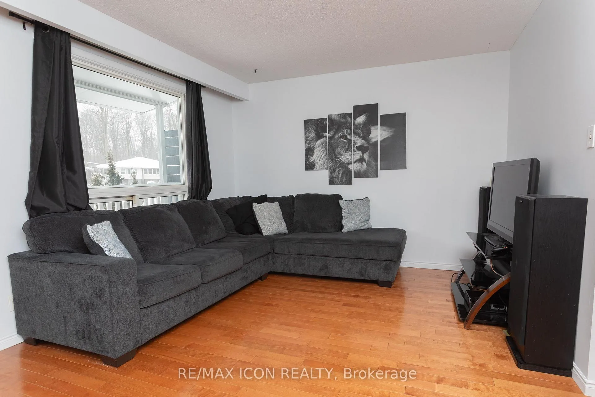 Photo 5 of 124 Dalegrove Drive, Kitchener — HOMEH