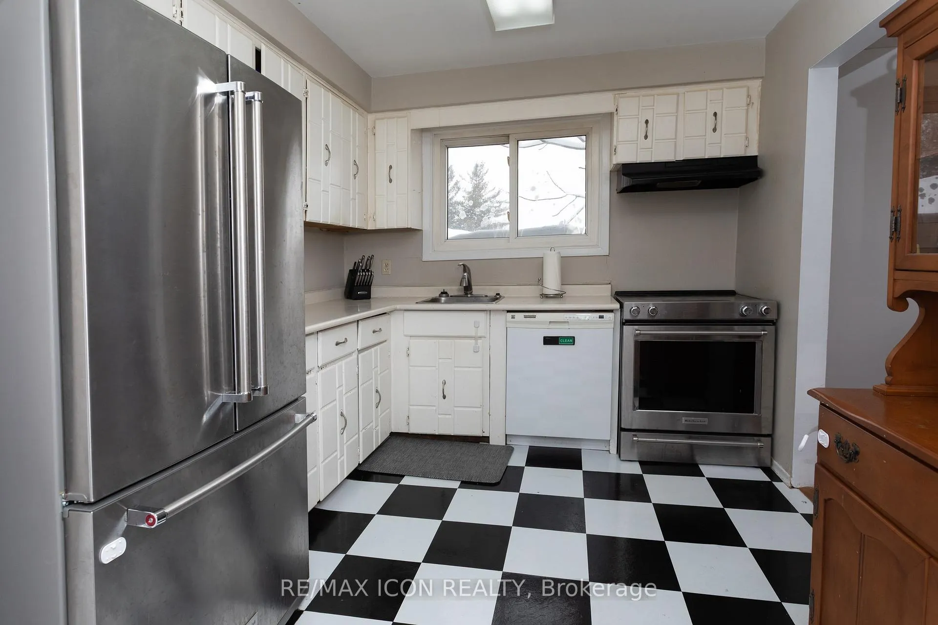Photo 8 of 124 Dalegrove Drive, Kitchener — HOMEH