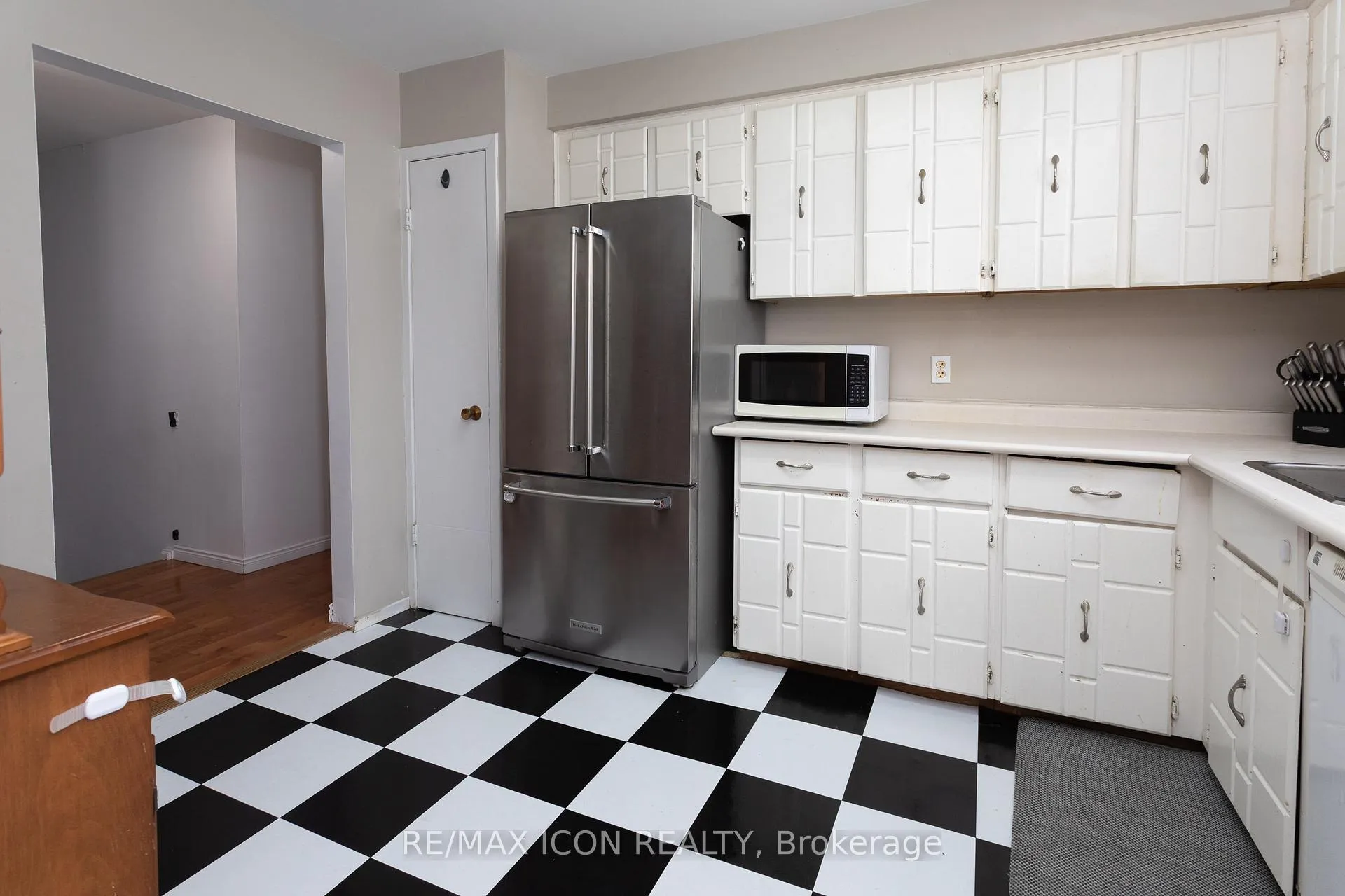 Photo 9 of 124 Dalegrove Drive, Kitchener — HOMEH