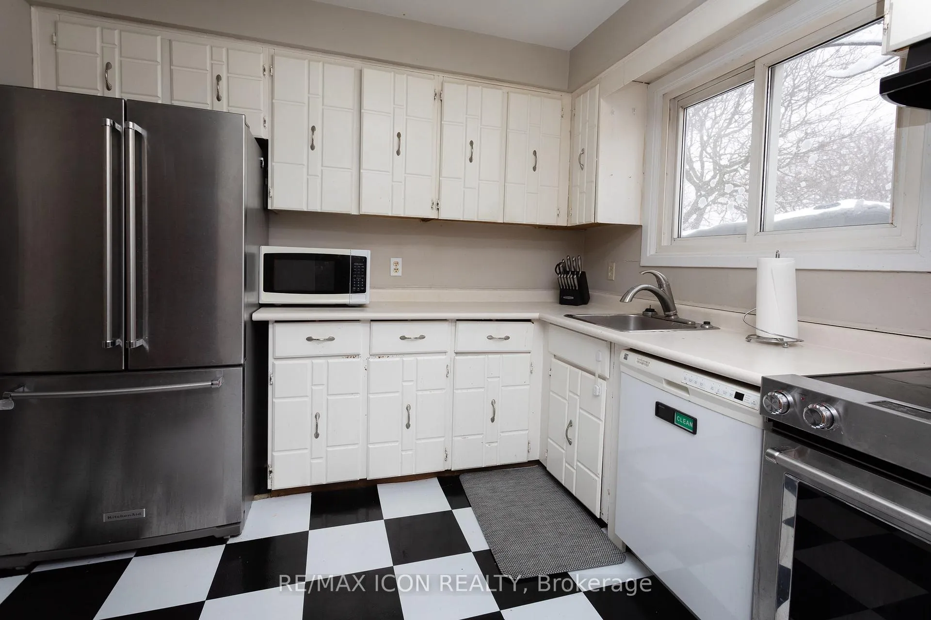Photo 10 of 124 Dalegrove Drive, Kitchener — HOMEH
