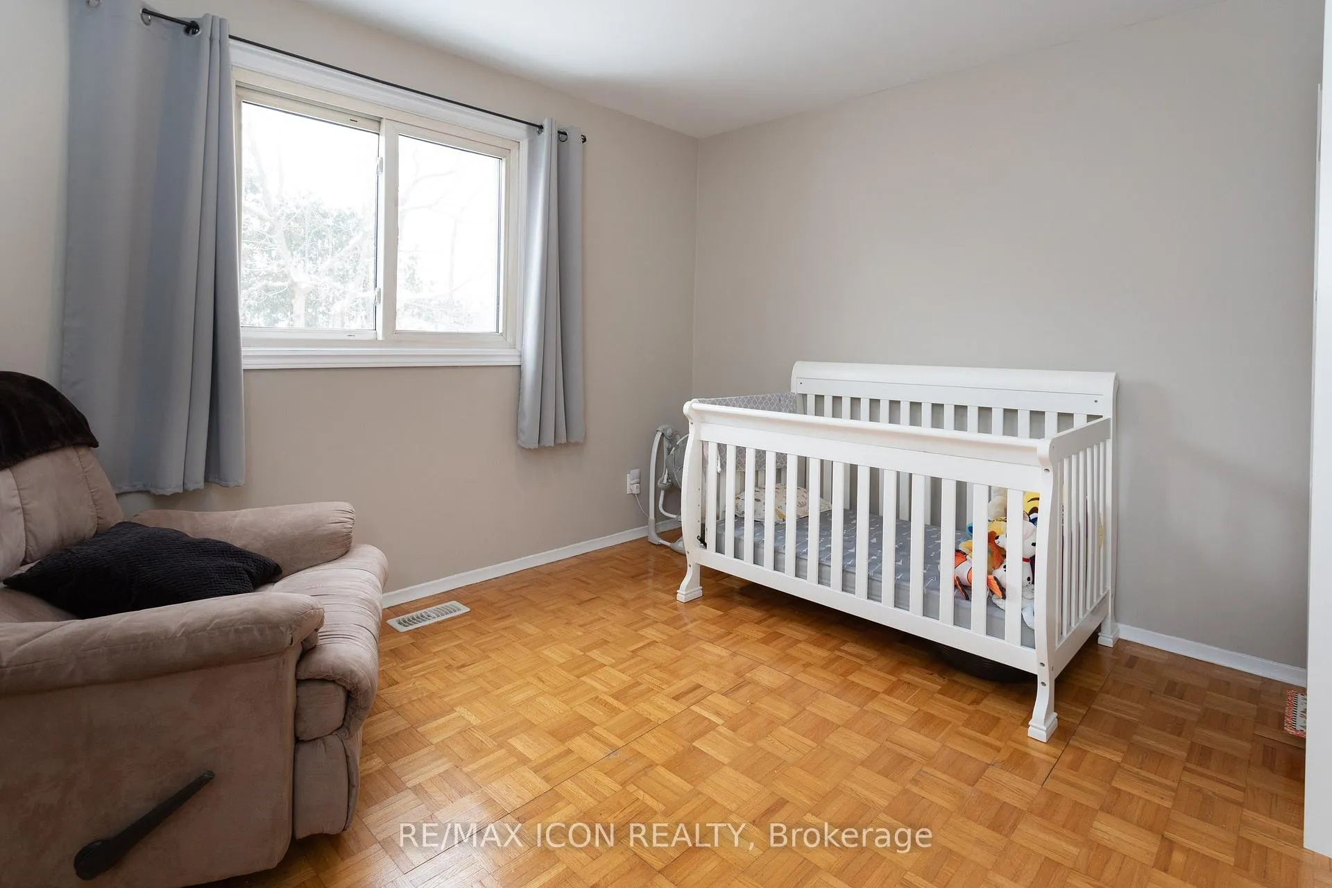Photo 13 of 124 Dalegrove Drive, Kitchener — HOMEH
