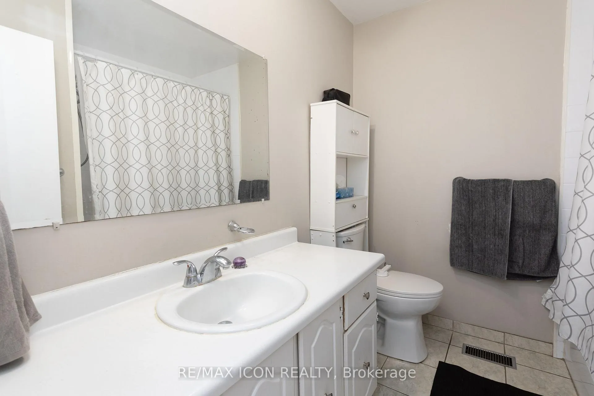 Photo 17 of 124 Dalegrove Drive, Kitchener — HOMEH