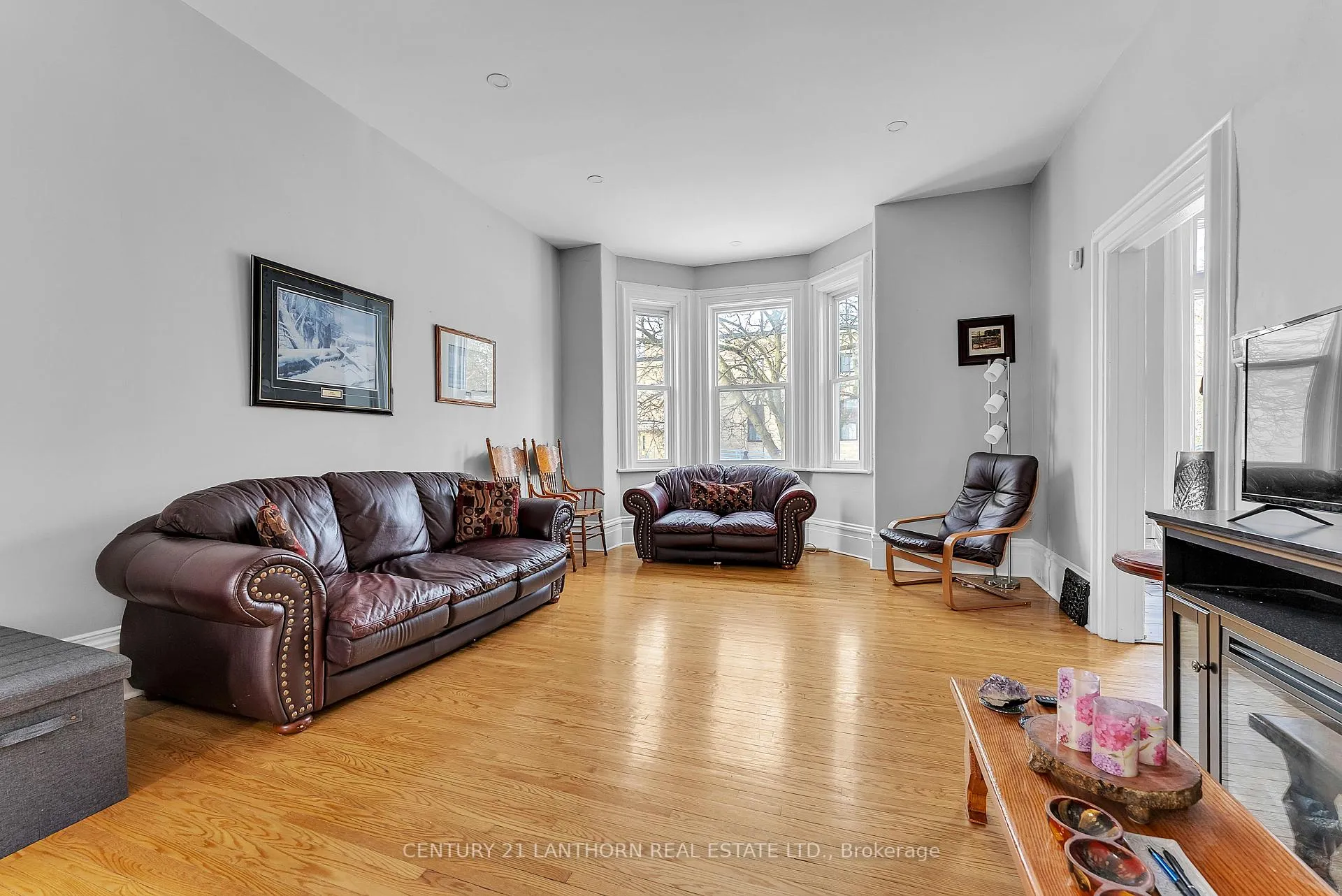 Photo 8 of 133 Foster Avenue, Belleville, Belleville Ward — HOMEH