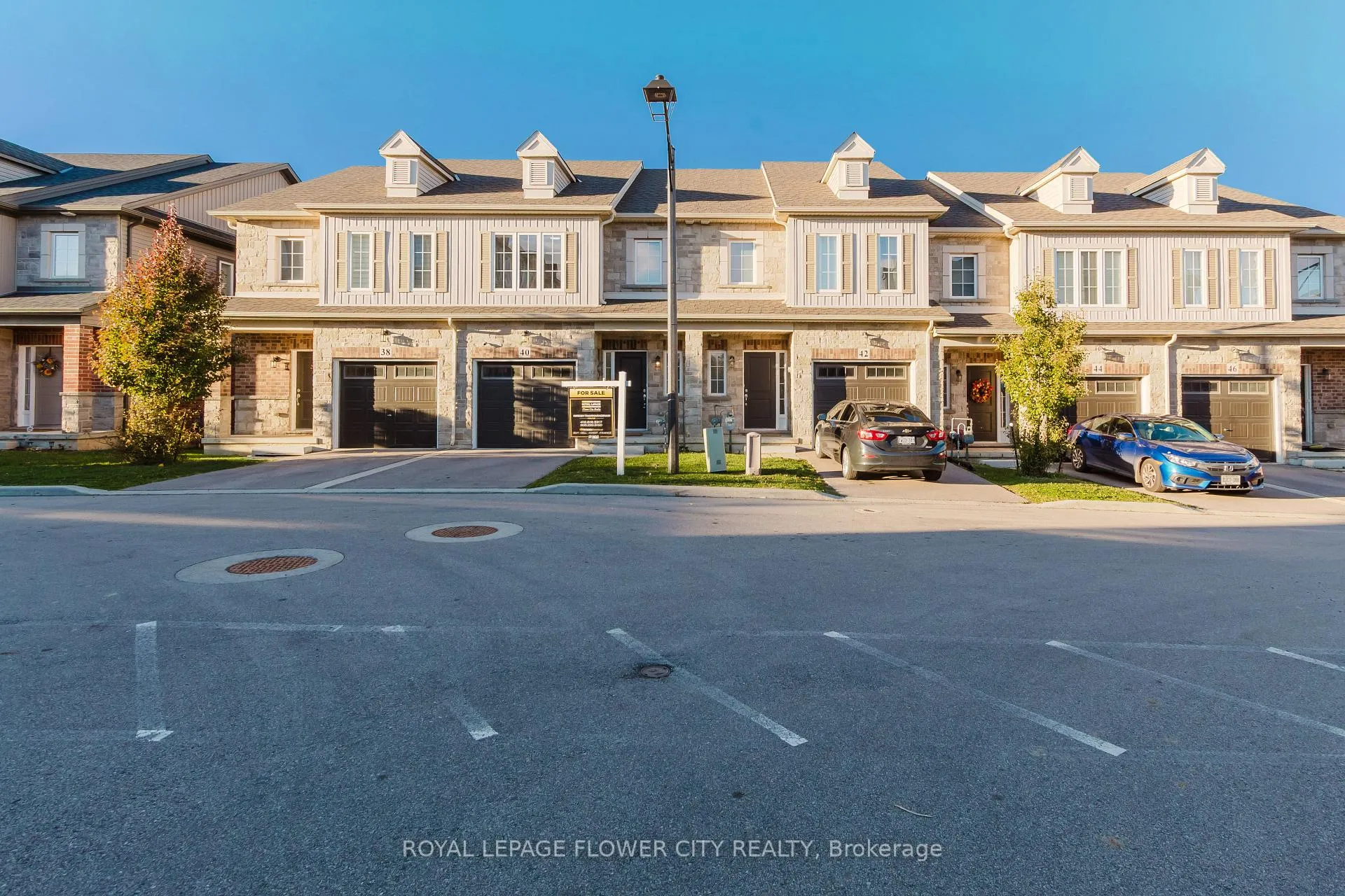 Photo 4 of 40 Dayman Drive, Hamilton, Ancaster — HOMEH