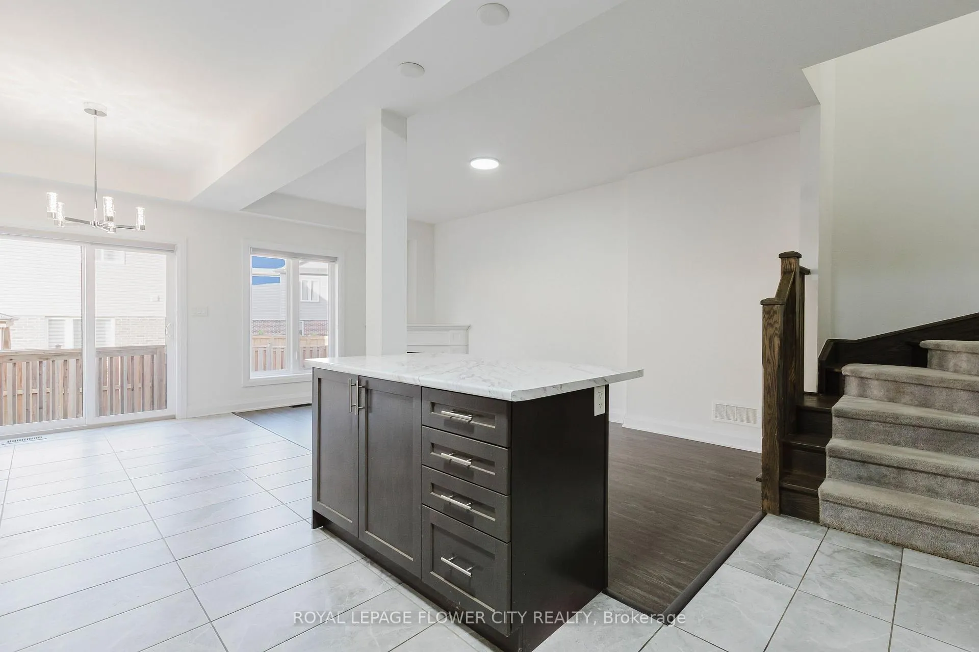 Photo 15 of 40 Dayman Drive, Hamilton, Ancaster — HOMEH