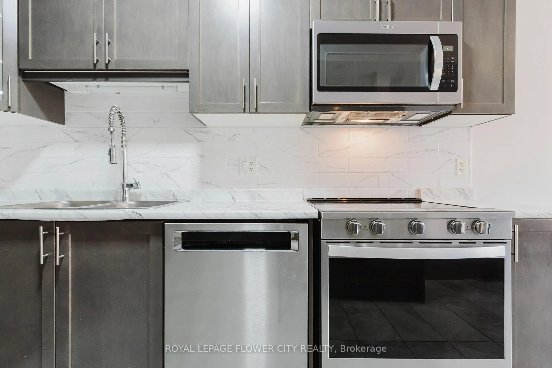 Photo 21 of 40 Dayman Drive, Hamilton, Ancaster — HOMEH