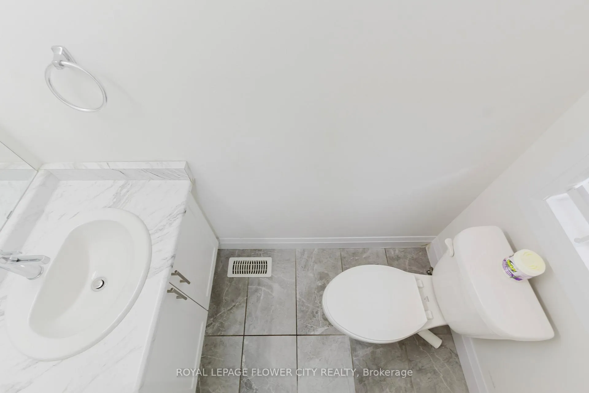 Photo 23 of 40 Dayman Drive, Hamilton, Ancaster — HOMEH