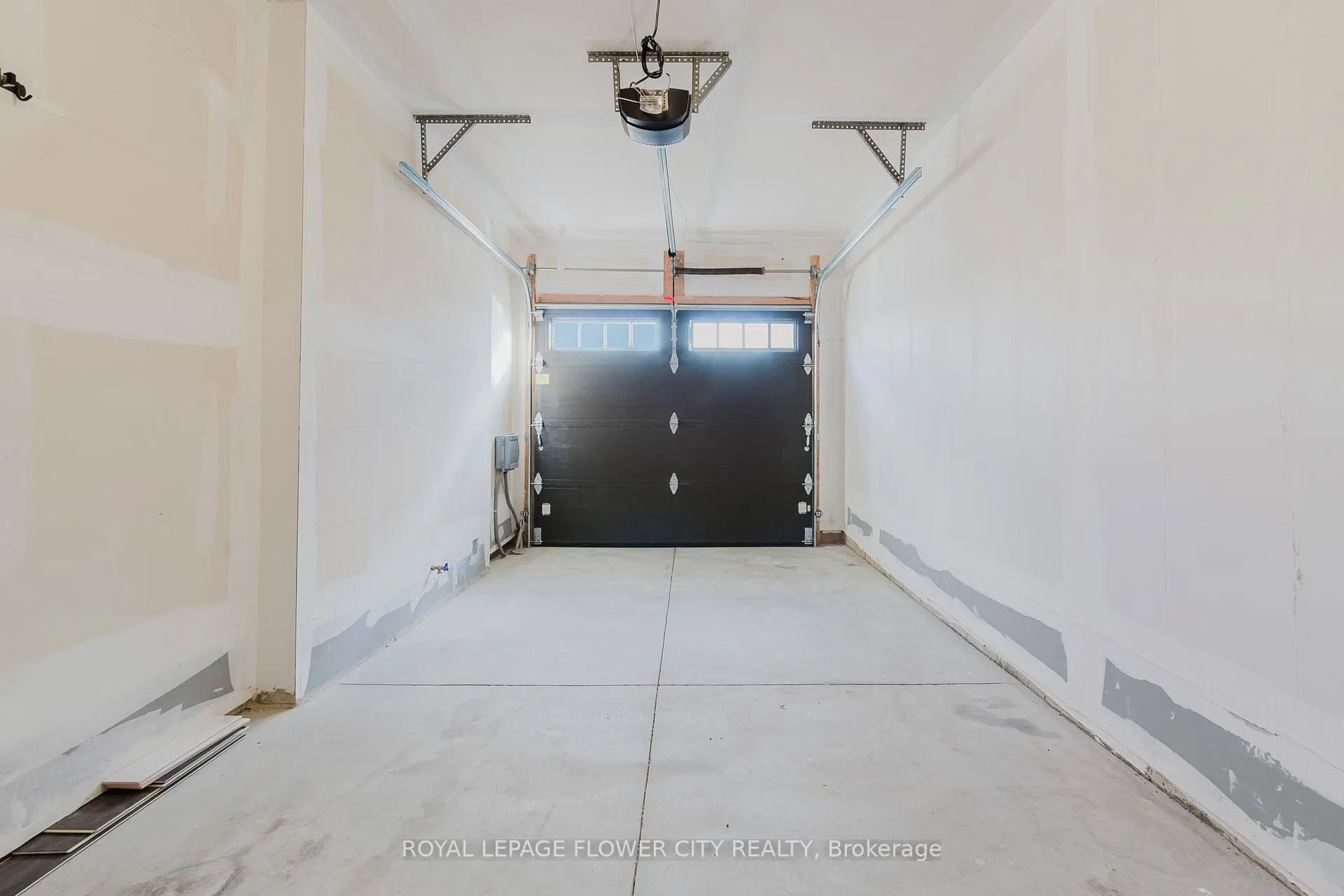 Photo 24 of 40 Dayman Drive, Hamilton, Ancaster — HOMEH
