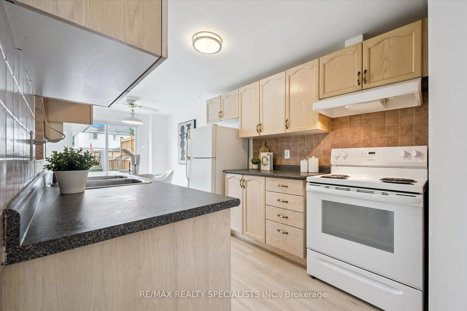 Photo 8 of 17 Tamvale Crescent, Kitchener — HOMEH