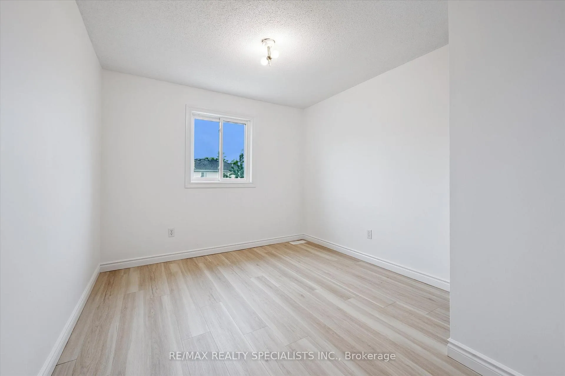 Photo 11 of 17 Tamvale Crescent, Kitchener — HOMEH