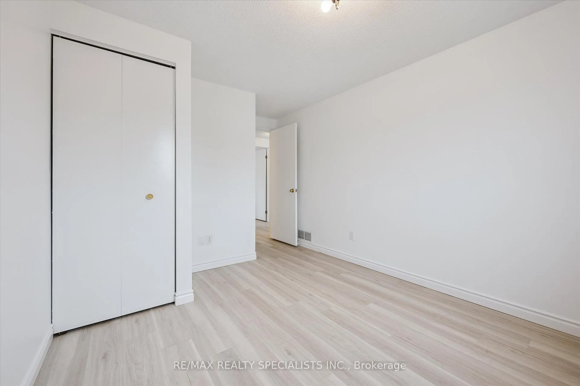 Photo 13 of 17 Tamvale Crescent, Kitchener — HOMEH
