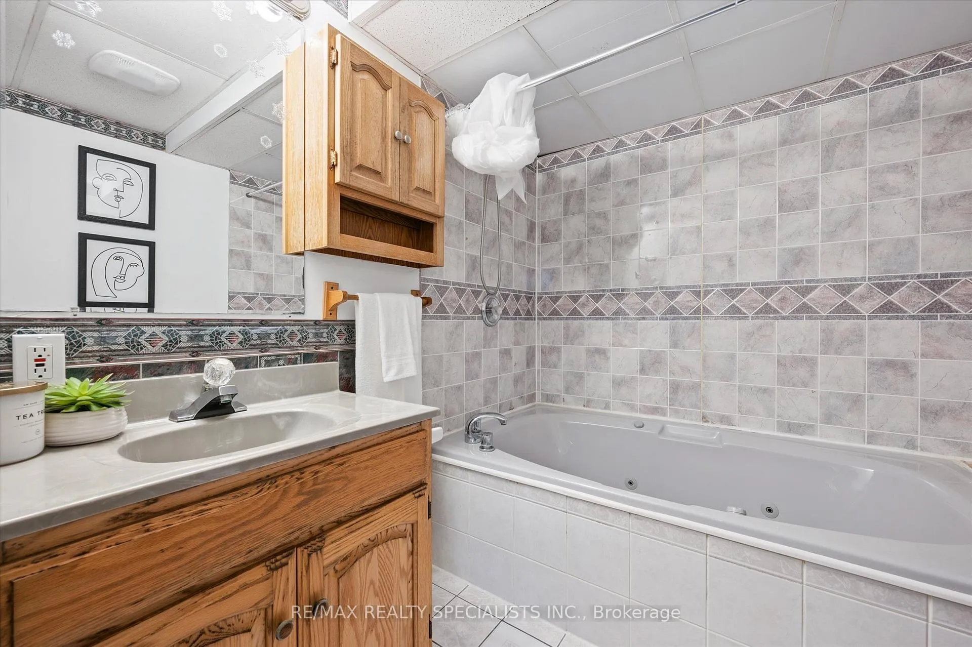 Photo 16 of 17 Tamvale Crescent, Kitchener — HOMEH