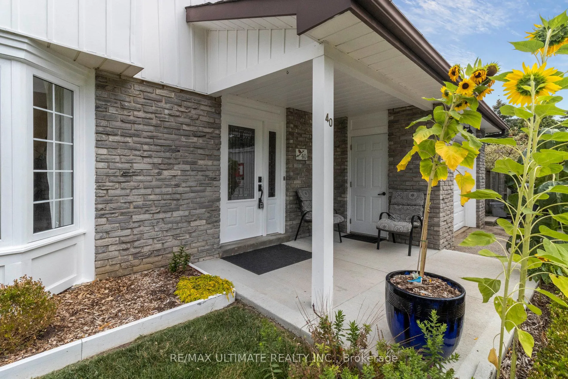 Photo 3 of 40 Birchview Crescent, Caledon, Bolton North — HOMEH