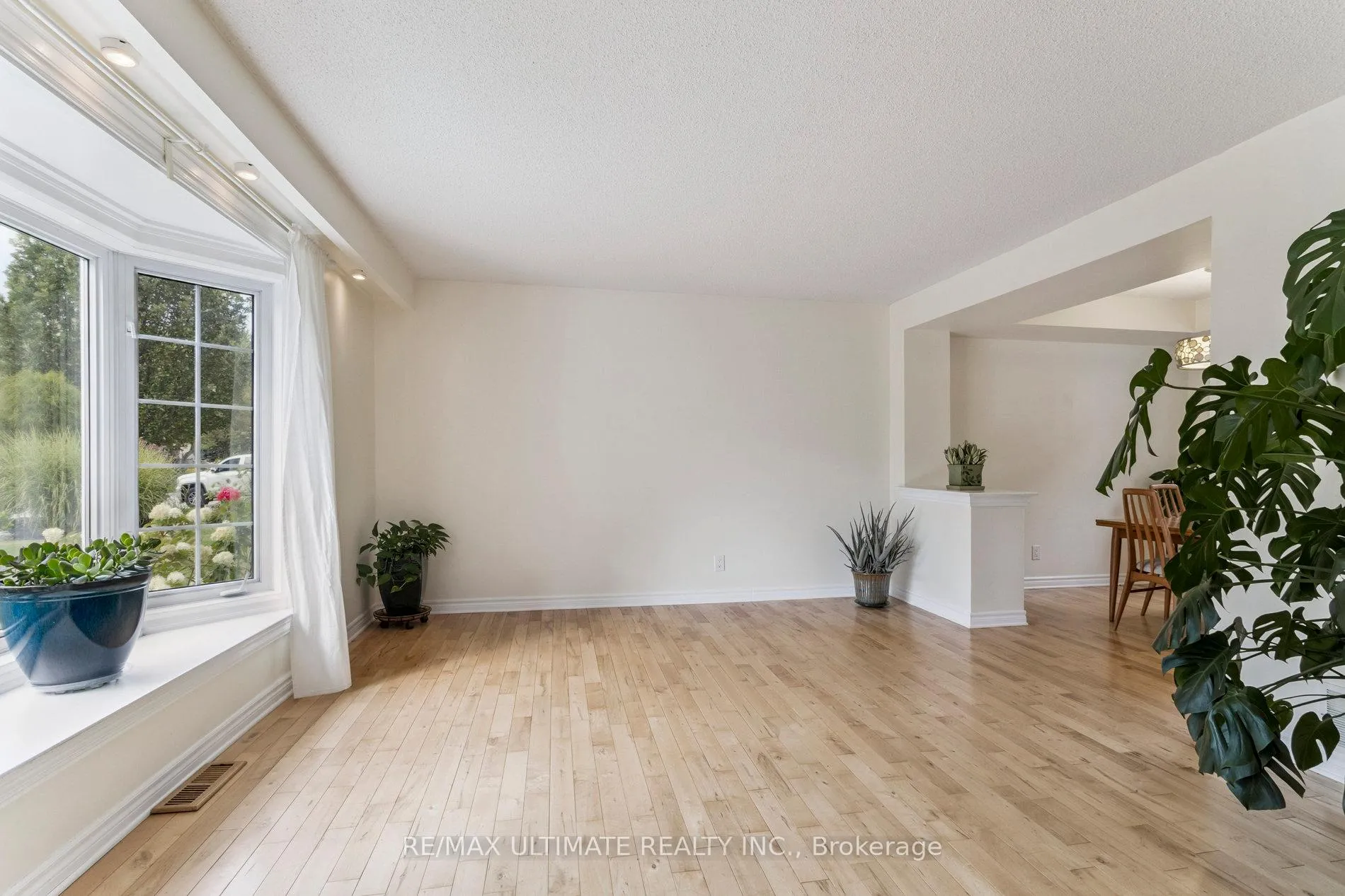Photo 6 of 40 Birchview Crescent, Caledon, Bolton North — HOMEH