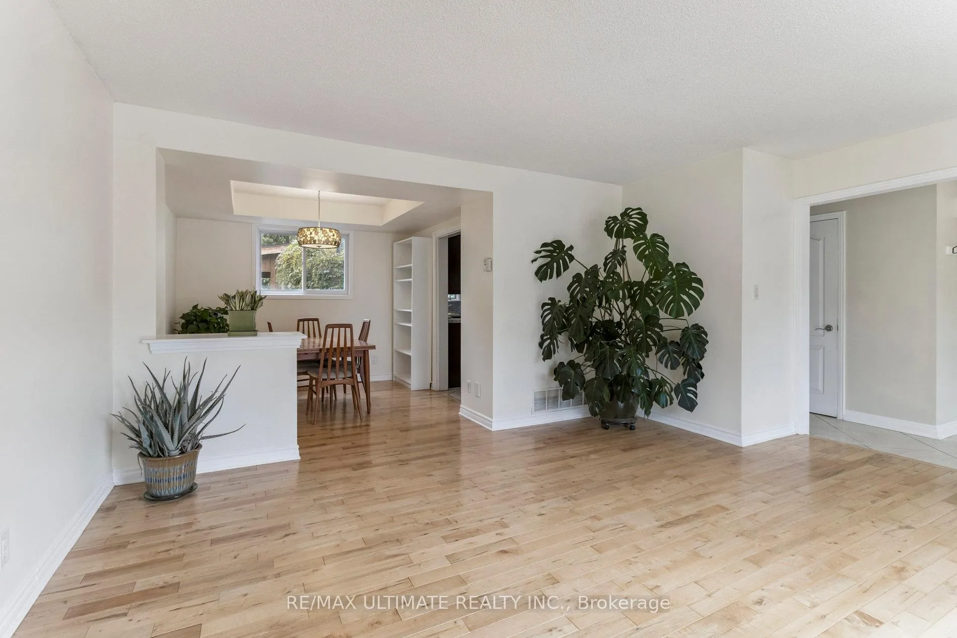 Photo 8 of 40 Birchview Crescent, Caledon, Bolton North — HOMEH